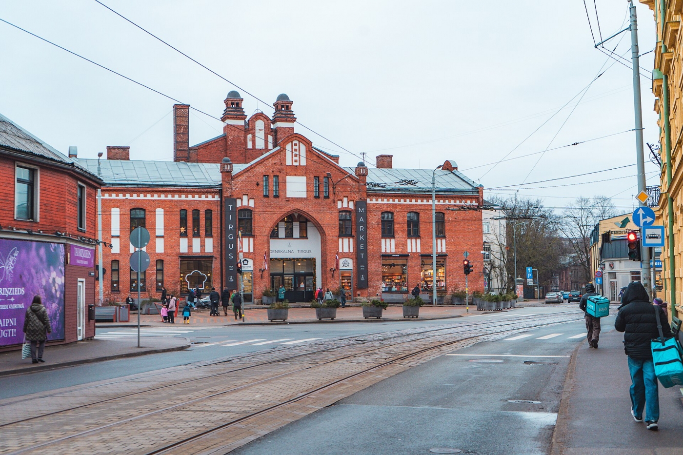 Комфортный трансфер на машинах бизнес класса Аэропорт → Агескалнс