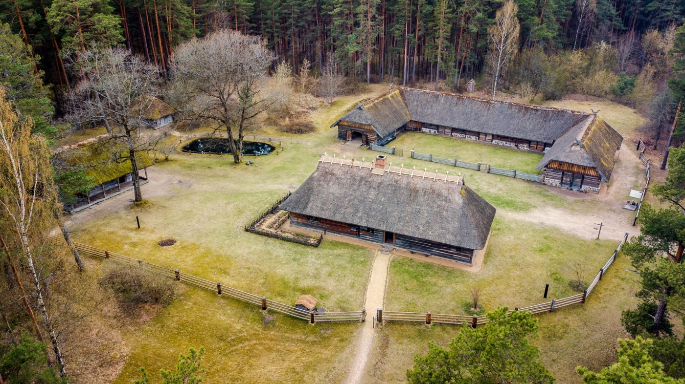 Комфортный трансфер на машинах бизнес класса Центр Риги → Этнографический музей